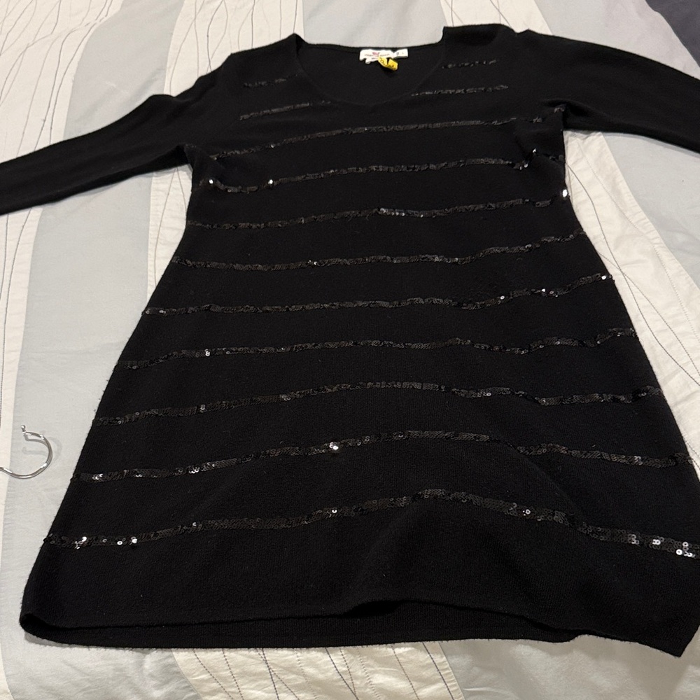 Vineyard Vines merino wool  Black Sequin sweater dress, lightweight, like new!